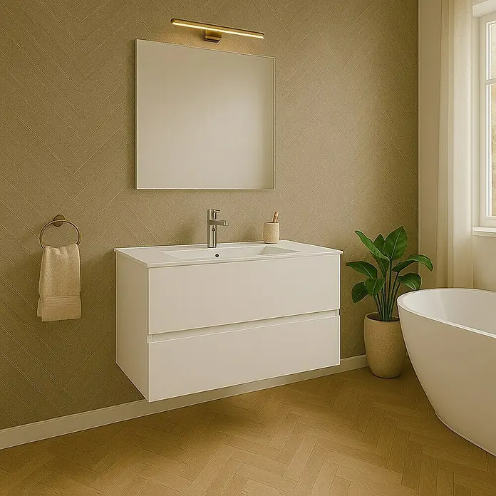 Outlets Bath Waschbeckenunterschrank Cancun - 80 x 45 x 55 cm, Weiß - Elegantes Badezimmer-Interieur mit einem modernen weißen Waschtisch mit Unterschrank und einem passenden Spiegel über dem Waschbecken.