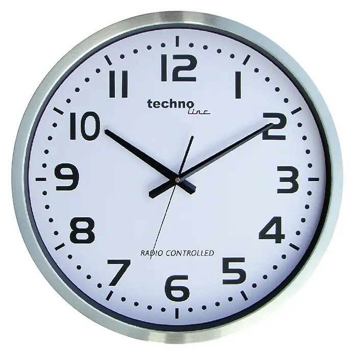 Technoline Funkwanduhr WT 8995 - Analoges Display, Batteriebetrieben, Silber, Weiß, 50 cm - Eine Techno Line Wanduhr mit einem silbernen Rahmen und einem weißen Zifferblatt mit schwarzen Ziffern und Zeigern.
