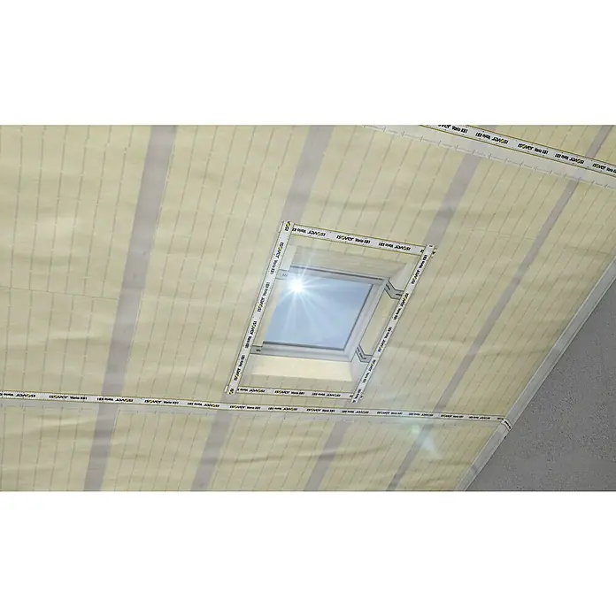 Isover Dampfbremsfolie Difunorm - L x B: 25 x 4 m, 100 m² - Detailansicht des Isover Vario Aufbaus mit Fenster für Dachisolierung.