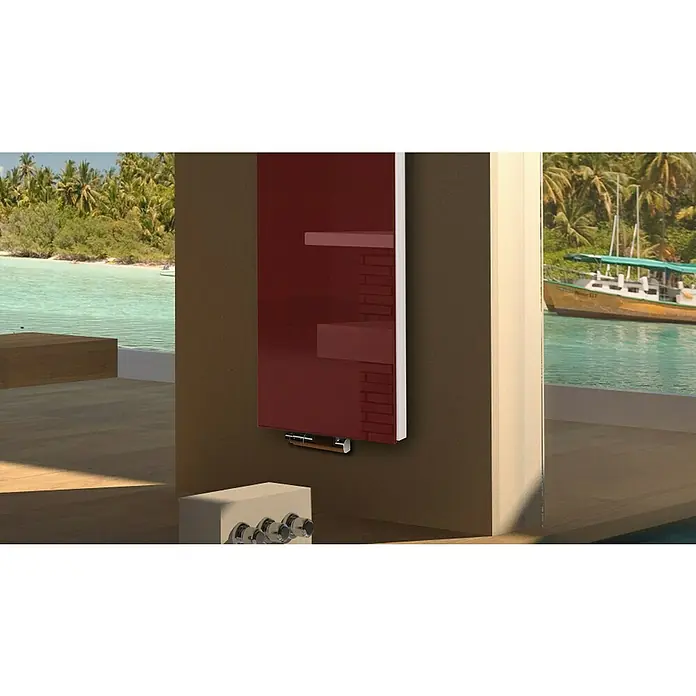 Badheizkörper Montevideo - B x H: 470 x 1.800 mm, Nennleistung: 1.964 W, Rot, 1 x Halter 50mm - Badezimmer-Interieur mit einem modernen roten Heizkörper mit Regalen und einem Steuerelement, kombiniert mit einem tropischen Meerblick.