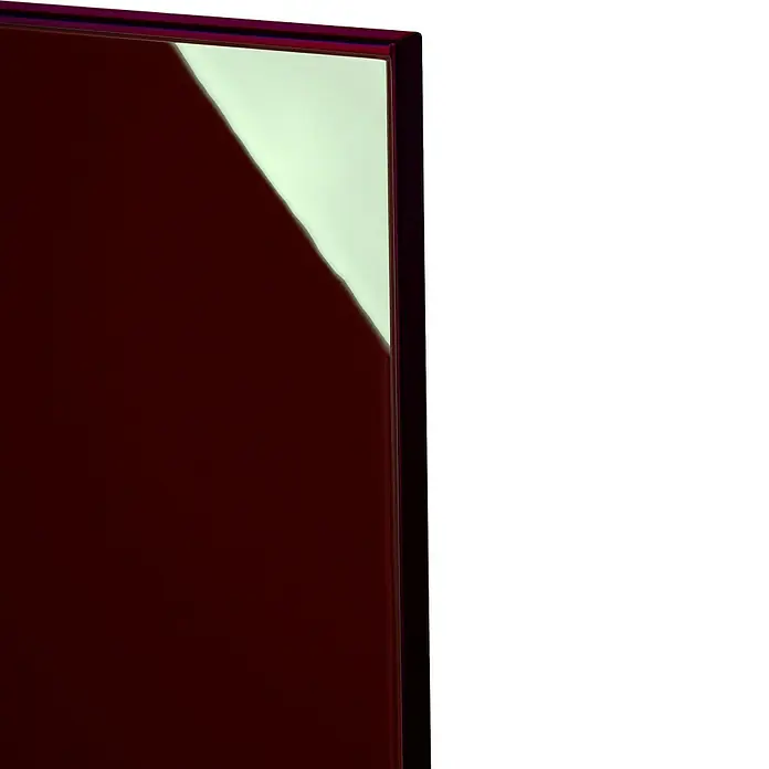 Badheizkörper Montevideo - B x H: 470 x 1.800 mm, Nennleistung: 1.964 W, Rot, 1 x Halter 50mm - Nahaufnahme einer eleganten, hochglänzenden roten Kommode, die modernes Design und luxuriöse Verarbeitung vereint. Perfekt für stilvolle Räume.