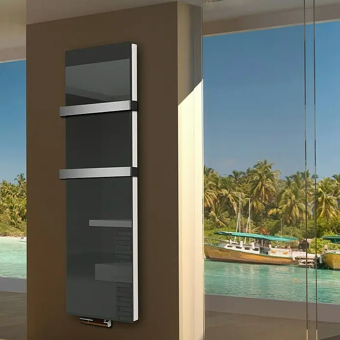 Badheizkörper Montevideo - B x H: 470 x 1.800 mm, Nennleistung: 1.964 W, Anthrazit, 2 x Halter 50mm - Elegantes, modernes Heizkörperdesign mit Glasfront und Handtuchhalter. Perfekt für stilvolle Badezimmer mit Strandblick.