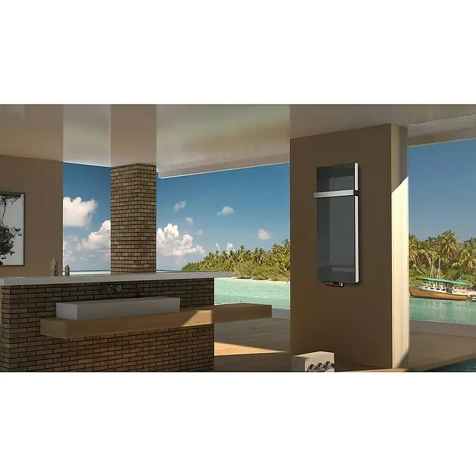Badheizkörper Montevideo - B x H: 470 x 1.200 mm, Nennleistung: 1.458 W, Anthrazit, 1 x Halter 50mm - Ein moderner, grauer Handtuchwärmer ist an einer beigen Wand in einem luxuriösen Badezimmer mit Meerblick angebracht.