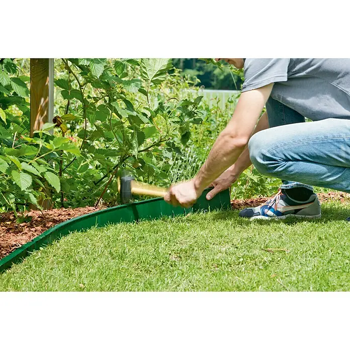 Windhager Rasenkante Green Border - Grün, L x B: 100 x 12,5 cm, Kunststoff - Installation einer Rasenkante mit einem Hammer, um den Garten zu verschönern und die Rasenfläche abzugrenzen.