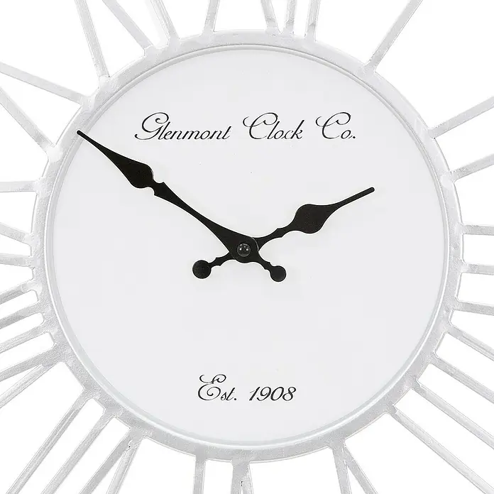 Womo_Design Wanduhr Natur mit römische Ziffern ohne Tickgeräusche handgefertigt Hängeuhr - Durchmesser: 85 cm, Braun, Weiß, Bronze, Antik/Vintage/Retro - Nahaufnahme einer Glenmont Clock Co. Wanduhr mit weißem Zifferblatt und römischen Ziffern in silberner Ausführung.