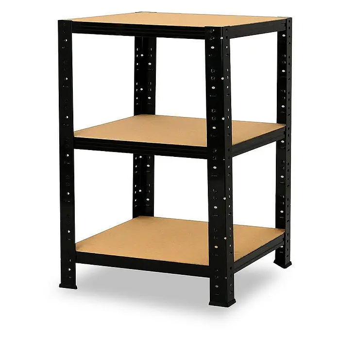 shelfplaza Schwerlastregal BLACK - H x B x T: 115 x 60 x 60 cm, Traglast pro Boden: 175 kg, Stecken, schwarz - Ein dreistufiges Regal mit schwarzem Metallrahmen und braunen Holzregalen. Es bietet eine robuste und praktische Aufbewahrungslösung.