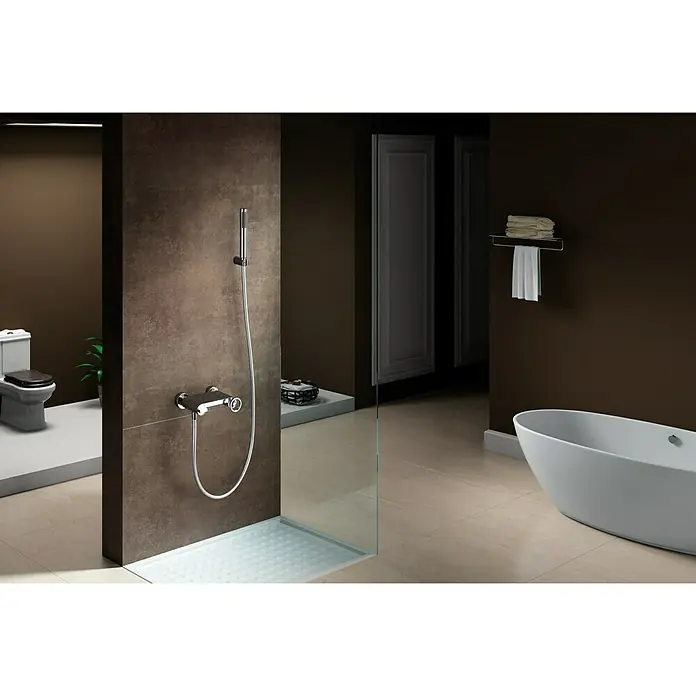 Imex Olimpo Grifo de ducha - Cromo - Imagen de una ducha moderna con cabezal de ducha y grifo en un diseño de baño elegante.