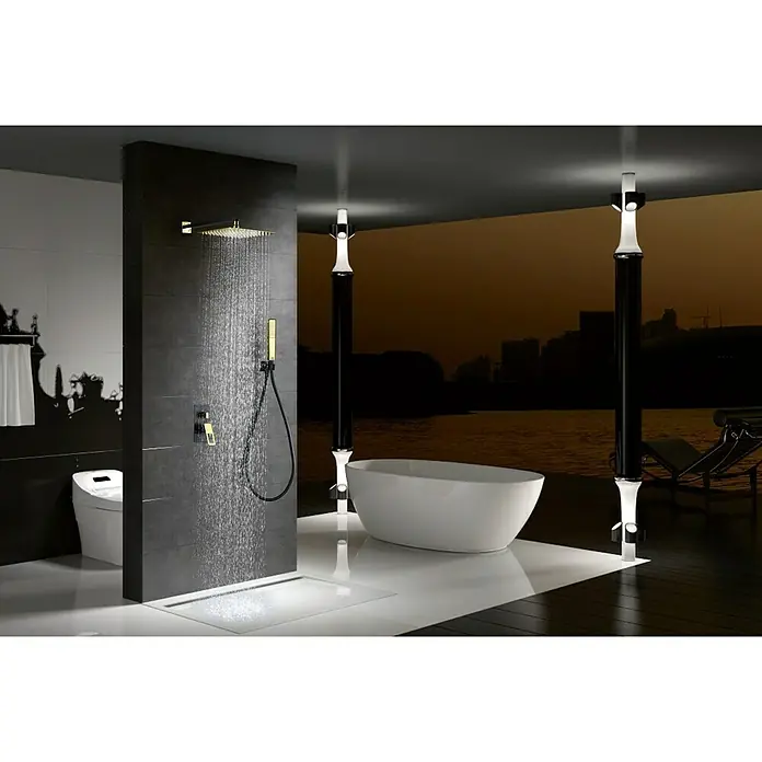 Imex Suecia Sistema de ducha empotrado - Con grifo monomando, Negro/Dorado - Elegante diseño de baño con una moderna grifería de ducha dorada y negra, bañera exenta e iluminación elegante.