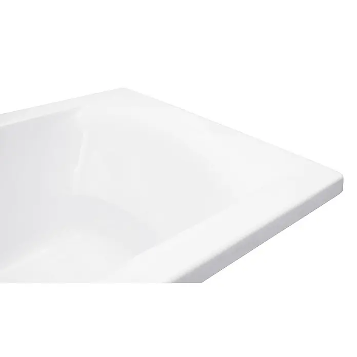 Calmwaters Badewanne Modern Curved - Sanitäracryl, Weiß - Nahaufnahme einer weißen Badewanne, die durch ihr schlichtes Design und die glänzende Oberfläche Eleganz ausstrahlt.\n