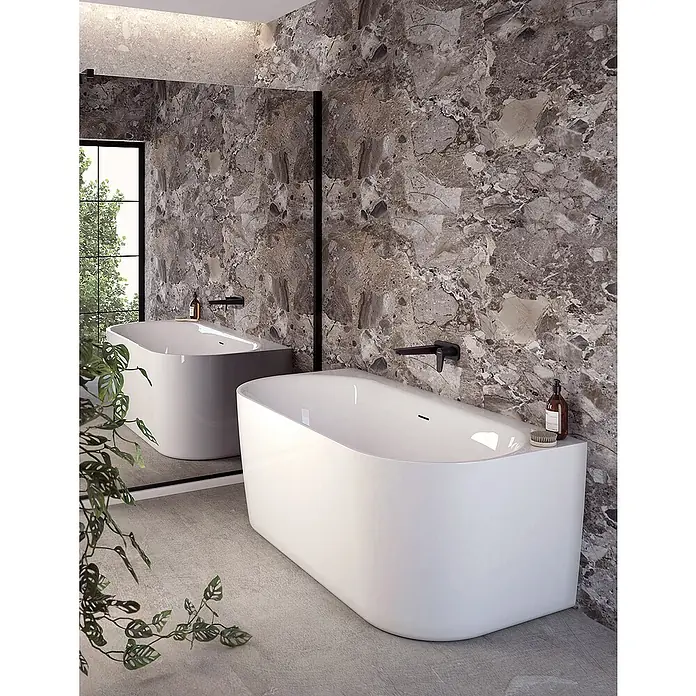 Calmwaters Freistehende Badewanne Seamless Comfort - L x B: 160 x 75 cm, Sanitäracryl, Weiß - Elegante freistehende Badewanne in einem modernen Badezimmer mit Marmorwänden. Das schlichte Design betont die entspannende Atmosphäre.
