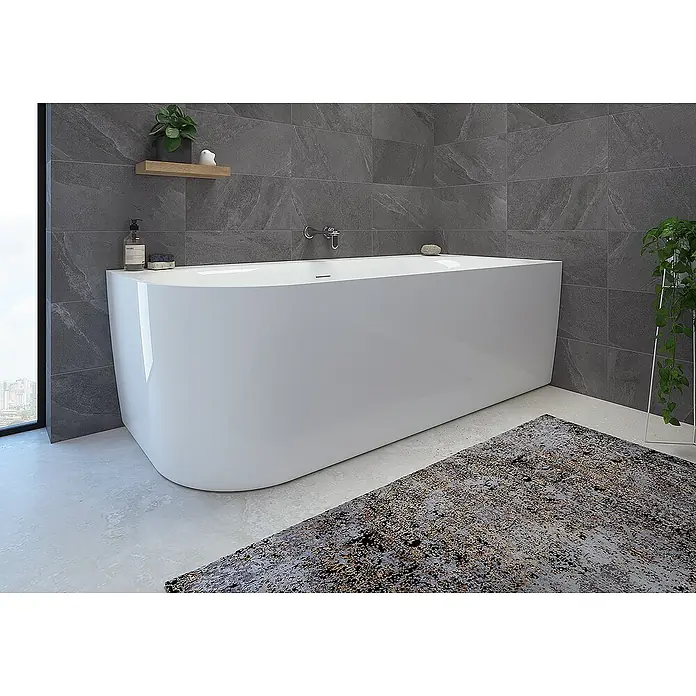Calmwaters Freistehende Badewanne Seamless Comfort - Sanitäracryl, Weiß - Ein elegantes, freistehendes Bad in Weiß. Das Bad ist modern, mit abgerundeten Kanten und einer glänzenden Oberfläche, vor grauem Hintergrund.