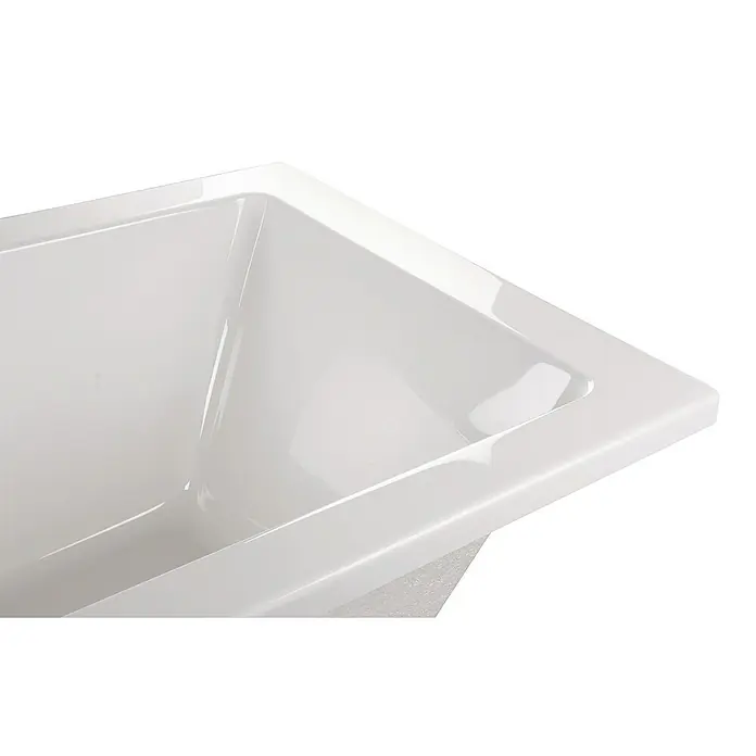 Calmwaters Badewanne Modern Square 2 - Sanitäracryl, Weiß - Detailaufnahme einer glänzend weißen Badewanne mit klaren Linien und modernem Design, die zum Entspannen einlädt.