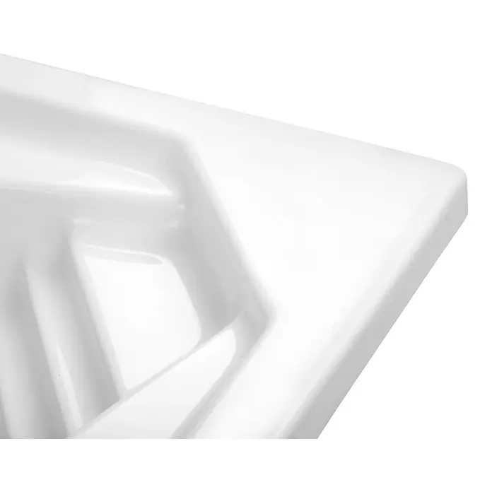 Calmwaters Eckbadewanne Curved Wellness - L x B: 150 x 150 cm, Sanitäracryl, Weiß - Detailaufnahme eines weißen Keramikwaschbeckens mit glänzender Oberfläche und klaren Linien.