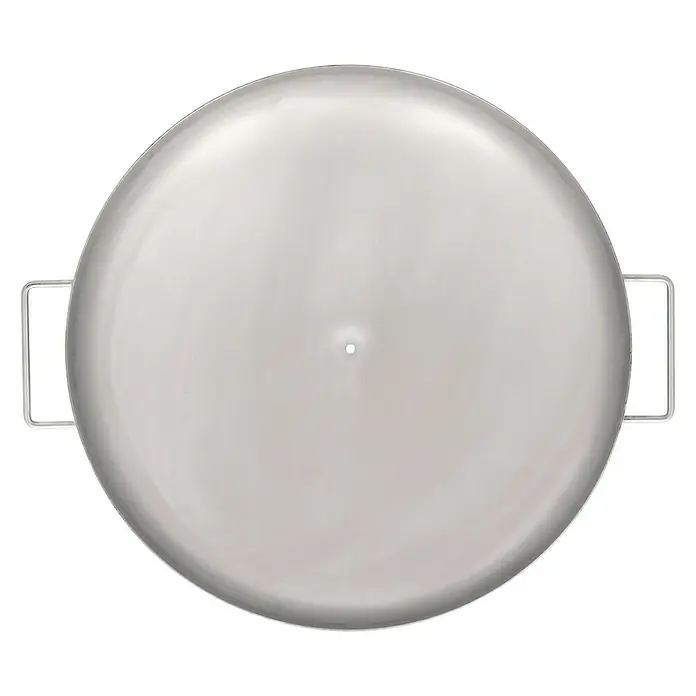 Buschbeck Feuerschale - 55 cm, Silber - Draufsicht auf einen runden, silbernen Topfdeckel mit zwei rechteckigen Griffen an den Seiten, der auf einem schwarzen Hintergrund platziert ist.