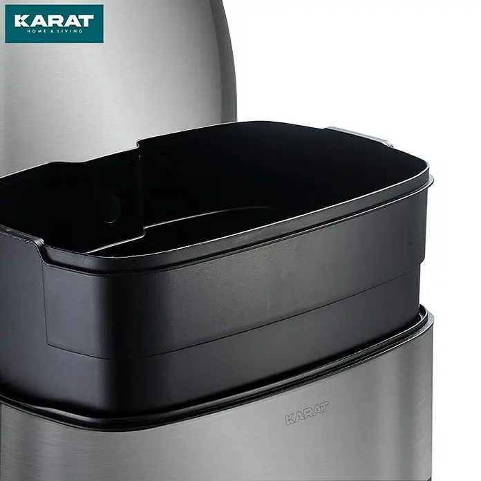 Floordirekt Standard Mülleimer Dustin 50 L Silber - 50 l, Edelstahl, Silber - Das Bild zeigt einen Karat Home & Living Mülleimer mit einem herausnehmbaren schwarzen Inneneimer. Der Mülleimer ist aus Edelstahl gefertigt.