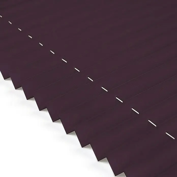 Deco-Raum Plissee ohne Bohren Basic - B x H: 80 x 150 cm, Violett - Nahaufnahme einer auberginefarbenen, plissierten Fensterabdeckung, die eine stilvolle und funktionale Lösung zur Lichtsteuerung bietet.