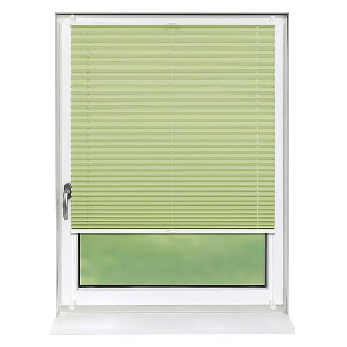 Deco-Raum Plissee ohne Bohren Basic - B x H: 90 x 210 cm, Hellgrün - Ein Fenster mit einem hellgrünen Plissee-Rollo, das für Privatsphäre und Sonnenschutz sorgt. Das Rollo ist blickdicht und lässt dennoch Licht durch.