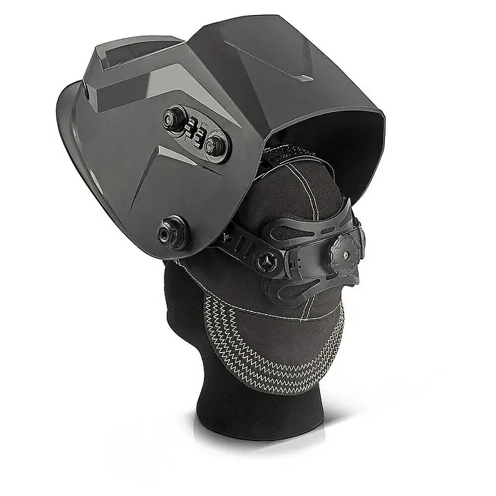STAHLWERK Schutzhelm Schweißkappe -  - Nahaufnahme eines schwarzen Schweißhelms auf einer Schaufensterpuppe, der professionellen Schutz beim Schweißen bietet.