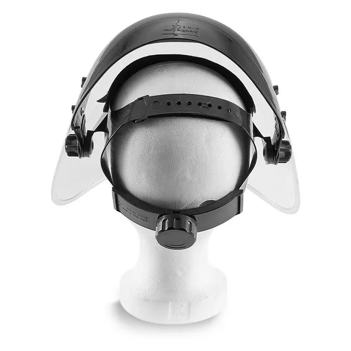 STAHLWERK Schutzhelm Gesichtsschutzschild 3er Set -  - Auf einem weißen Kopf ist ein schwarzer Gesichtsschutz mit klarem Visier und verstellbaren Riemen angebracht.