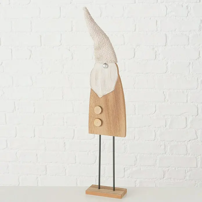 Boltze Dekofigur Weihnachtsmann Gomas - L x B x H: 13 x 6,3 x 63 cm, Holz - Holzfigur eines Weihnachtszwergs mit einer langen Mütze, einem weißen Bart und Knopfdetails, die eine festliche Note verleiht.