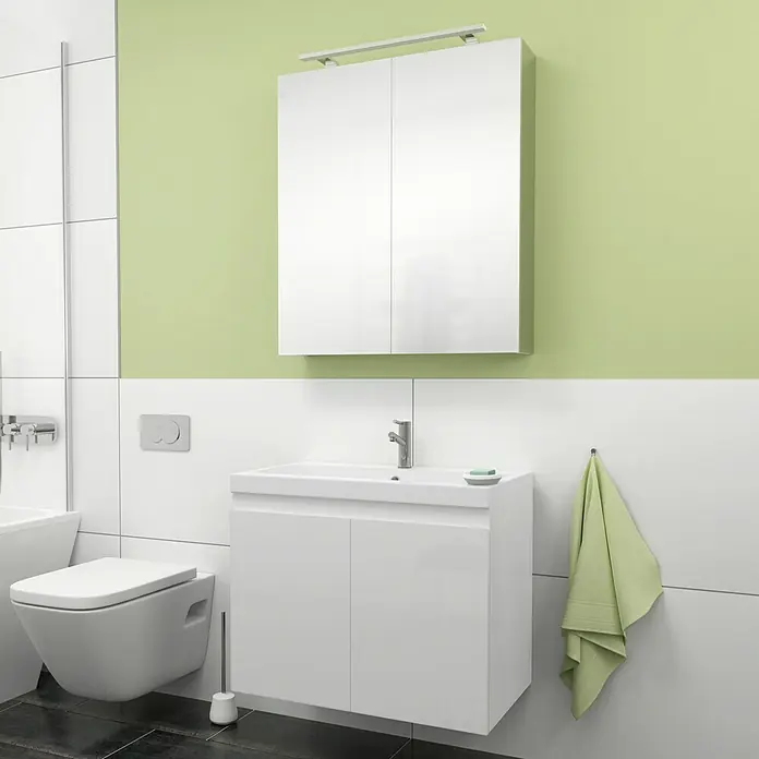 Camargue Espacio Badmöbel-Set G23 - 80 cm, Gama weiß glänzend - Ein modernes Badezimmer mit einem weißen Waschtischunterschrank, einem Spiegelschrank und einer hängenden Toilette.