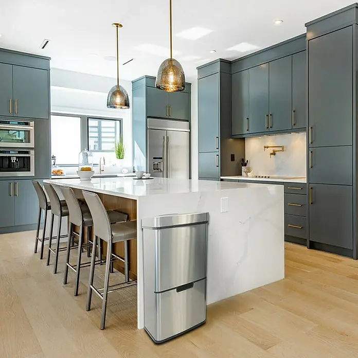Floordirekt Sensormülleimer Dirk mit Bewegungssensor 72 L - 72 l, Edelstahl, Silber - Doppel-Mülleimer aus Edelstahl mit elegantem Design in moderner Küche, ideal für Abfalltrennung und stilvolle Küchenausstattung.