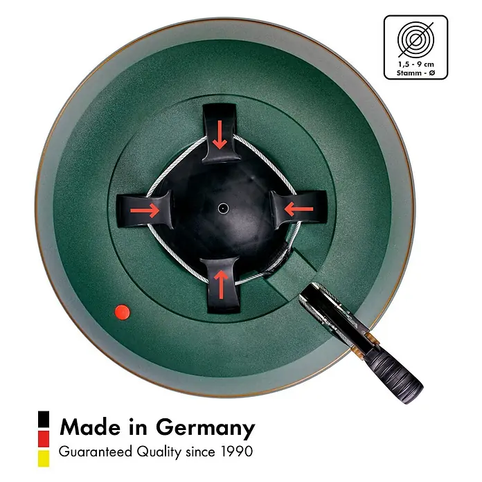 Krinner Christbaumständer Basic S - 1,5 x 7,6 cm, Kunststoff - Der Weihnachtsbaumständer im Detail. Ein grüner Baumständer mit einem Durchmesser von 1,5-9 cm und einer "Made in Germany"-Kennzeichnung.