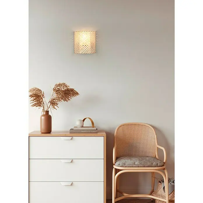 Trio Lighting Aplique de pared Bina - 25 W, L x An x Al: 10,5 x 19 x 19 cm, Beige, E27 - Lámpara de pared de mimbre que emite una luz cálida y acogedora, aportando un toque natural a la habitación.