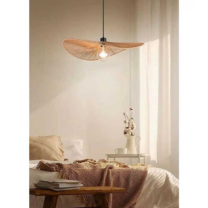 Trio Lighting Lámpara colgante redonda Laurine - 40 W, Ø x Al: 58 x 150 cm, Marrón, E17 - Elegante lámpara colgante con una llamativa pantalla color paja, perfecta para un ambiente acogedor en el dormitorio.