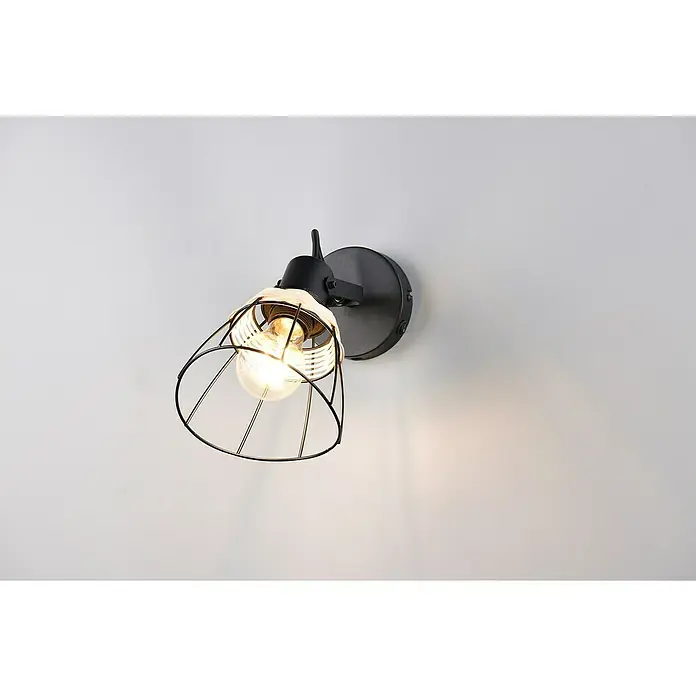 Trio Lighting Aplique de pared - 10 W, L x An x Al: 14 x 14 x 27,5 cm, Negro, E27 - Un aplique de pared moderno con una jaula metálica negra alrededor de una bombilla, que proyecta un brillo cálido en la pared blanca.