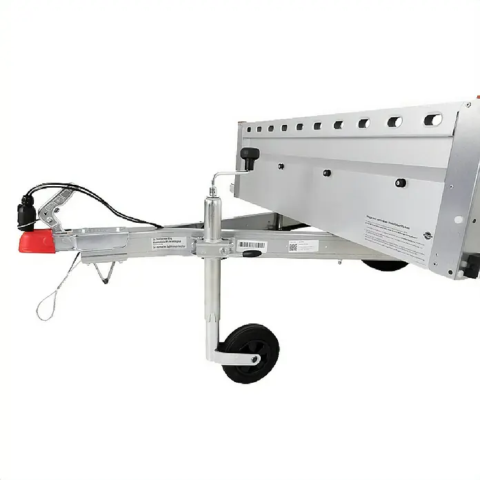 Stema Anhänger BH-R 750 Kippdeichsel - Nutzlast: 545 kg, Einachser, Kasteninnenmaß: (L x B x H): 201 x 108 x 100 cm, Ungebremst - Anhänger Detailansicht mit Stützrad. Silberner Anhängerrahmen mit montiertem Stützrad für einfaches Manövrieren.