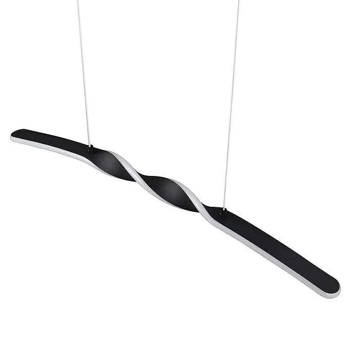 Reality Leuchten Ginko LED-Pendelleuchte - 18 W, L x B x H: 9 mm x 79 cm x 150 cm, Schwarz, Warmweiß - Stylische Treppe mit einzigartigem, spiralförmigem Design und schwebenden Regalen im Hintergrund.