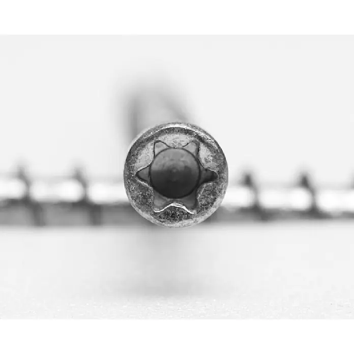 Spax Holzschraube IN.FORCE - Ø x L: 6 x 120 mm, WIROX Oberfläche, T-Star plus, 24 Stk. - Nahaufnahme einer Torx-Schraube, die Details des Antriebs zeigt und die Präzision in der Befestigungstechnik hervorhebt.