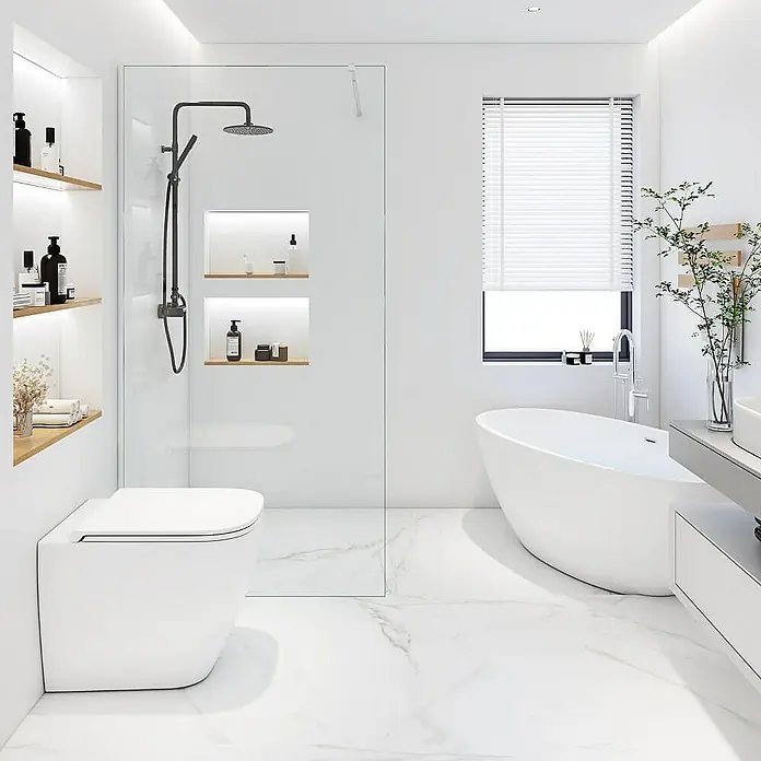 Home Deluxe Duschwand BAKI - Klarglas - Helles Badezimmer mit ebenerdiger Dusche, freistehender Badewanne und minimalistischem Design, das eine moderne und entspannende Atmosphäre schafft.