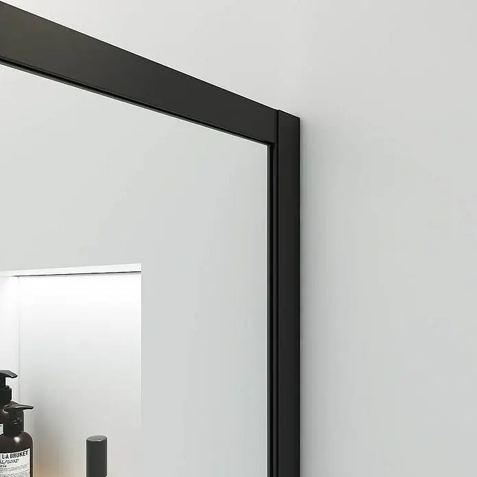 Home Deluxe Duschwand BAKI - Schwarz / Klarglas - Detailaufnahme eines stilvollen, schwarzen Wandspiegels, der einen modernen Akzent im Raum setzt. Ideal für Bad oder Ankleidezimmer.