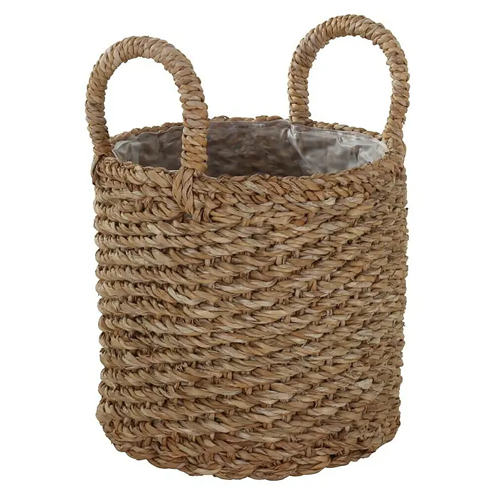 Pflanzkorb mit Griffen - Ø x H: 20 x 20 cm, Naturmaterialien, Braun - Nahaufnahme eines gewebten Korbs mit Griffen, perfekt für Pflanzen oder Aufbewahrung, vor einem unscharfen Hintergrund.