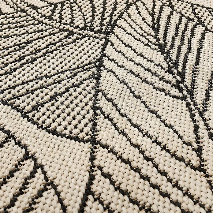 Dekoria Flachgewebeteppich - creme, beige, 170 x 120 cm - Nahaufnahme eines Teppichs mit geometrischem Muster in Schwarz und Beige, der eine taktile Textur und ein modernes Design zeigt.