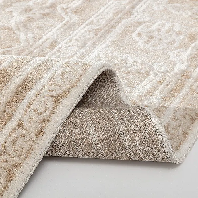 Dekoria Flachgewebeteppich - creme, beige, 290 x 200 cm - Detailaufnahme eines beigen Teppichs mit einem eleganten, gewebten Muster und einer leicht umgeschlagenen Ecke.