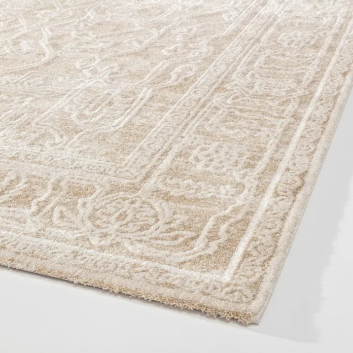 Dekoria Flachgewebeteppich - creme, beige, 290 x 200 cm - Detailansicht eines beigen Teppichs mit floralem Muster. Der Teppich hat einen eleganten Rahmen und eine weiche Textur.