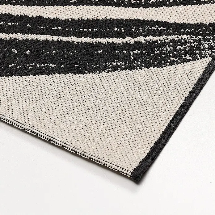 Dekoria Flachgewebeteppich - schwarz, creme, 170 x 120 cm - Nahaufnahme eines Teppichs mit schwarzen und weißen Streifen, der eine moderne und stilvolle Note verleiht.