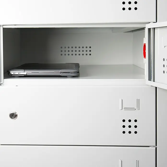 Lüllmann Laptopschrank - H x B x T: 180 x 50 x 50 cm, Lichtgrau/Enzianblau, Fertig montiert, Mit Steckdose, Anzahl Fächer: 10 Stk. - Laptop-Ladeschrank mit einem Laptop im offenen Fach, ideal zur sicheren Aufbewahrung und zum Aufladen elektronischer Geräte.