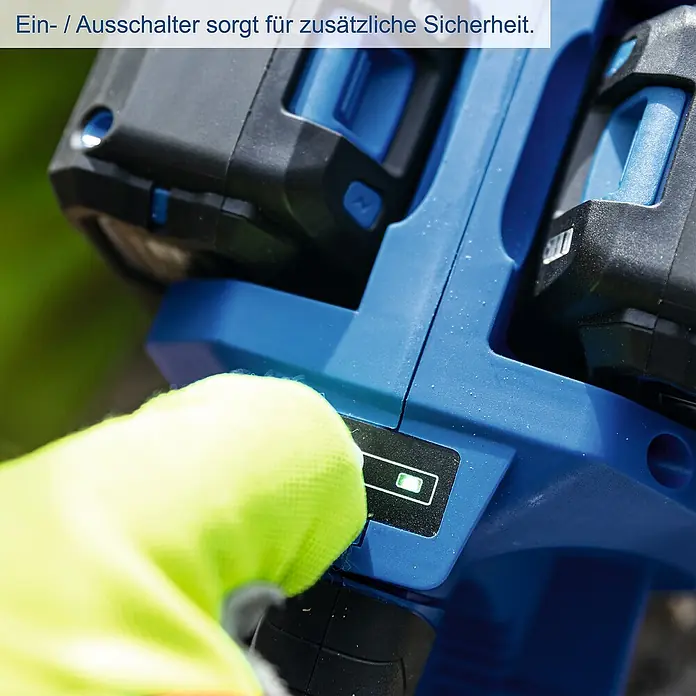 Scheppach IXES 20V Akku-Kettensäge BC-CS355DUO-X Set XL2 - 40 V, 4 Ah, Li-Ionen, 2 Akkus - Nahaufnahme eines blauen Elektrowerkzeugs mit einem leuchtenden Netzschalter, der zusätzliche Sicherheit bietet.