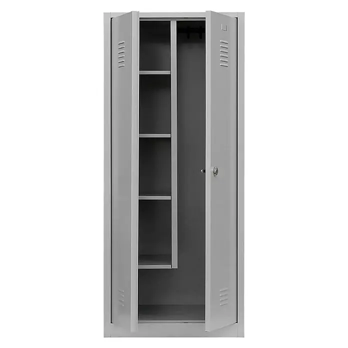 Lüllmann Geräteschrank - H x B x T: 180 x 80 x 50 cm, Lichtgrau, Fertig montiert, Anzahl Türen: 2 Stk. - Ein offener, grauer Metallschrank mit Regalen auf der linken Seite und einer Kleiderstange auf der rechten Seite für zusätzlichen Stauraum.
