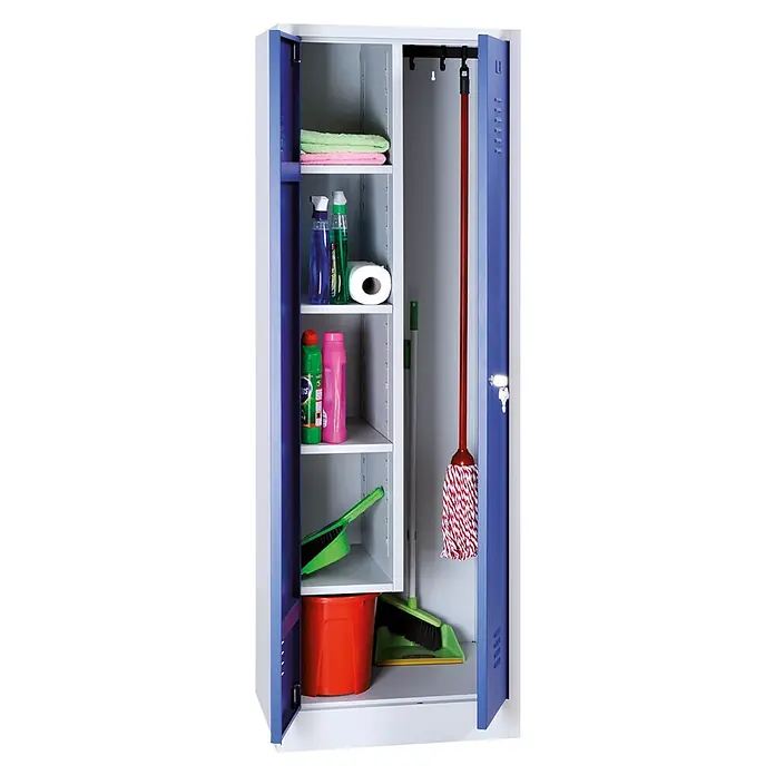 Lüllmann Geräteschrank - H x B x T: 180 x 60 x 50 cm, Lichtgrau/Enzianblau, Fertig montiert, Anzahl Türen: 2 Stk. - Ein offener Putzschrank mit Reinigungsmitteln, Tüchern, Eimer, Mopp und Besen. Der Schrank hat blaue Türen und helle Böden.