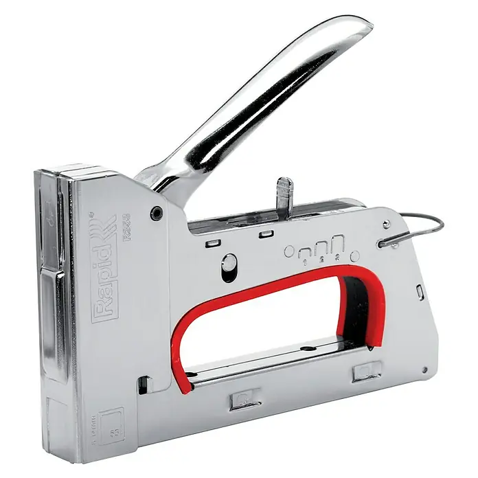 Rapid Handtacker R353 - Klammertiefe: 6 mm - 14 mm, Geeignet für: Klammern Typ 53 - Ein Rapid R23 Handtacker aus Metall mit rotem Griff für den Heimwerkerbedarf. Das Werkzeug ist ideal zum Heften von Stoffen und Folien.