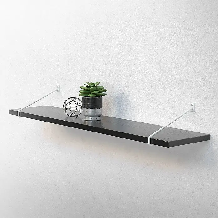 ML-Design Schwerlastregal Regalstütze Haarnadel 2er Set solide Regalwinkel Industrial Metall - H x B x T: 26,5 x 2,3 x 18 cm, Schrauben, Weiß - Schwarzes Wandregal mit weißer Halterung und Dekorationen an einer weißen Wand.