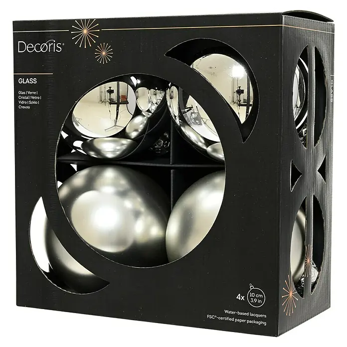 Decoris Weihnachtskugeln - Silber, Glas, Durchmesser: 10 cm, 4 Stk. - Eine Packung silberner Christbaumkugeln aus Glas von Decoris, verpackt in einer schwarzen Kartonverpackung mit Sichtfenstern.