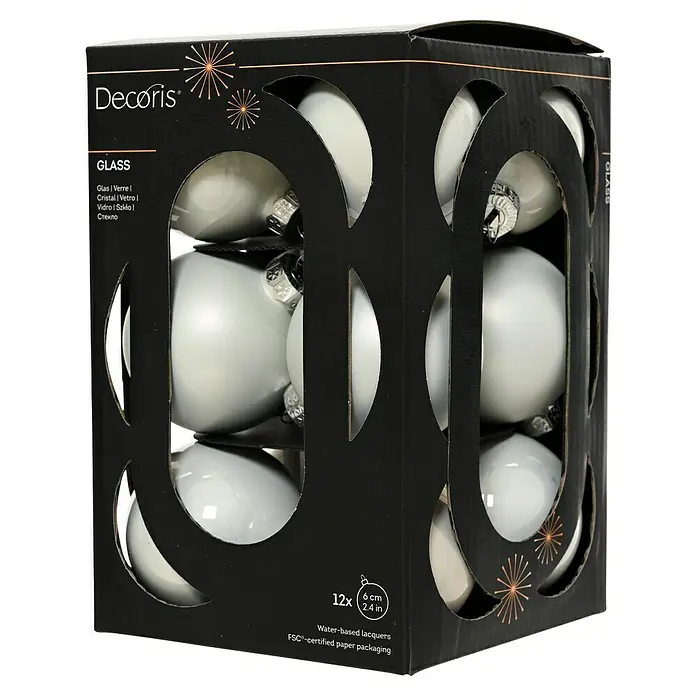 Decoris Weihnachtskugeln - Winterweiß, Glas, Durchmesser: 6 cm, 12 Stk. - Nahaufnahme einer Dekoris-Box mit 12 silbernen Glaskugeln mit glänzender Oberfläche, ideal für die Weihnachtsdekoration.