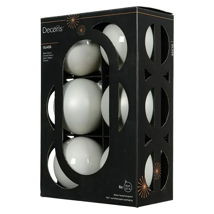 Decoris Weihnachtskugeln - Winterweiß, Glas, Durchmesser: 8 cm, 6 Stk. - Eine Packung mit sechs weißen Christbaumkugeln aus Glas in einer schwarzen Verpackung mit Sichtfenstern.