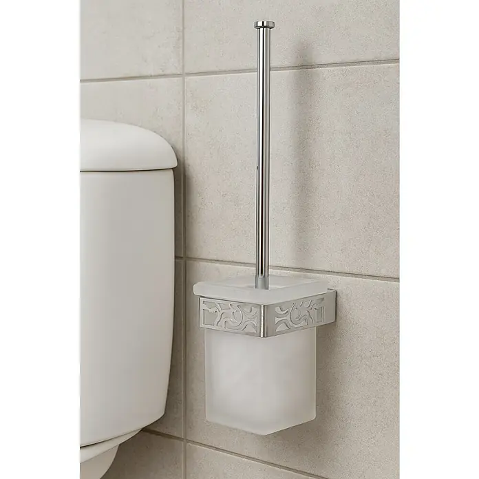 CM Baños Art Dèco Escobillero - Acero, Cromo - Un moderno juego de escobilla de baño con soporte de pared, con vidrio esmerilado y detalles cromados para el baño.